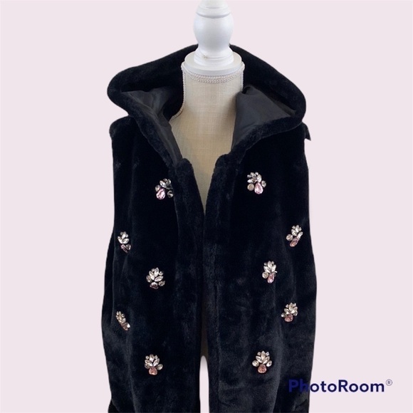 Betsey Johnson Hooded Jeweled Faux Fur Open Vest Fun - Picture 1 of 6